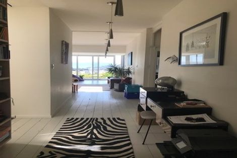 Photo of property in 102 Kelburn Parade, Kelburn, Wellington, 6012