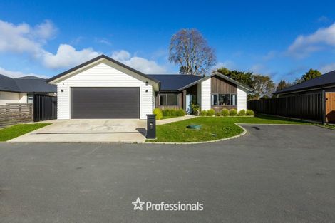 Photo of property in 3 Nikau Lane, Timberlea, Upper Hutt, 5018