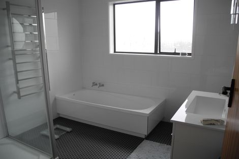 Photo of property in 12 Timaru Road, Waimate, 7924