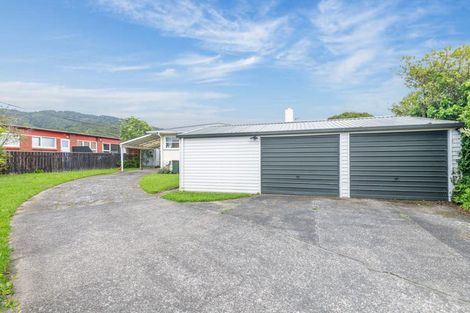 Photo of property in 5 The Strand, Wainuiomata, Lower Hutt, 5014