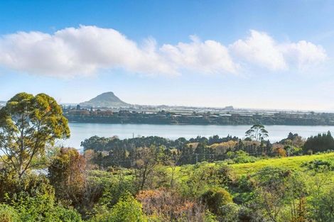 Photo of property in 2 Ranginui Loop Road, Welcome Bay, Tauranga, 3175