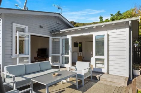 Photo of property in 39 Pukatea Street, Eastbourne, Lower Hutt, 5013