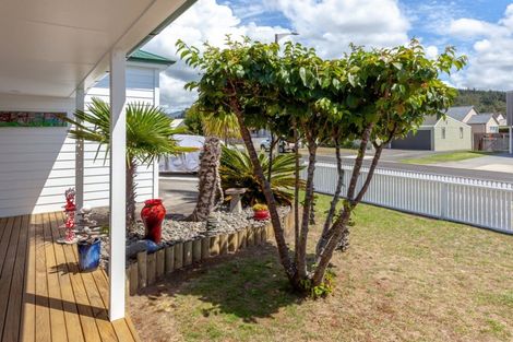 Photo of property in 200 Mayfair Avenue, Whangamata, 3620