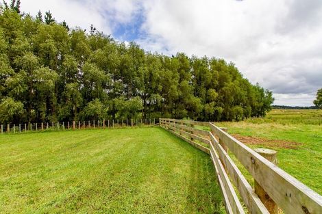 Photo of property in 35 Oram Drive, Turitea, Palmerston North, 4472