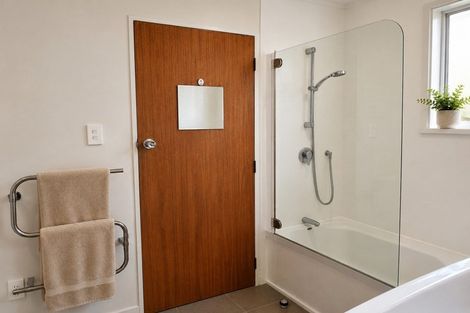 Photo of property in 6 Cluny Road, Plimmerton, Porirua, 5026