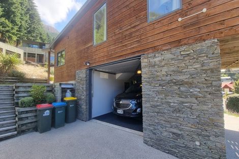 Photo of property in 35 Arawata Terrace, Fernhill, Queenstown, 9300