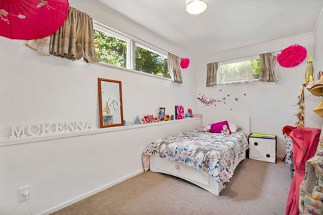 Photo of property in 12 De Val Drive, Titirangi, Auckland, 0604