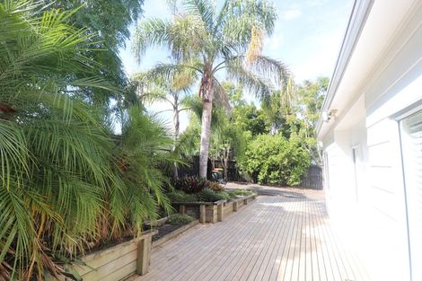 Photo of property in 19 Rehia Road, Massey, Auckland, 0614