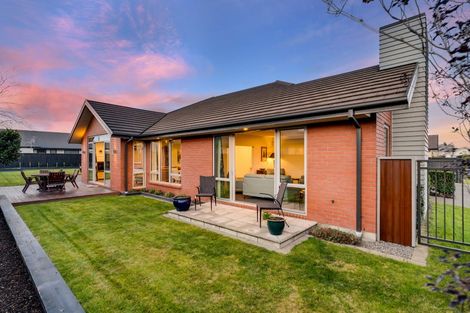 Photo of property in 18 Westpark Drive, Burnside, Christchurch, 8053