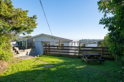 Photo of property in 97 Glanmire Road, Newlands, Wellington, 6037