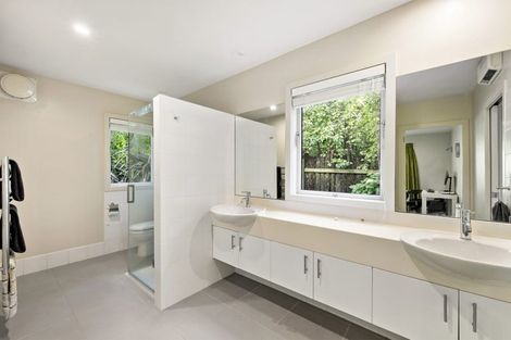 Photo of property in 5 Glentui Grove, Khandallah, Wellington, 6035