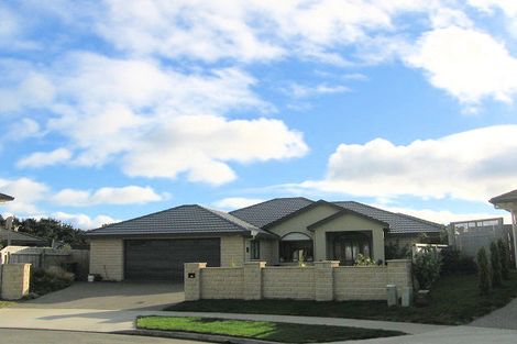 Photo of property in 30 Quadrant Heights, Paraparaumu, 5032