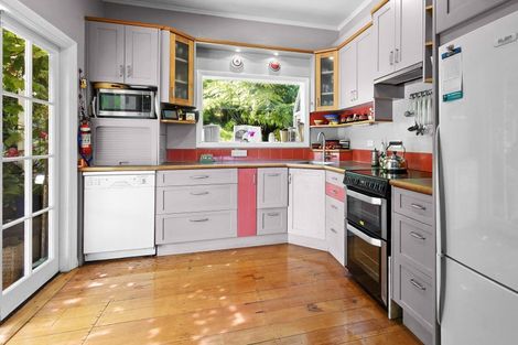 Photo of property in 18 Ngaumatau Road, Point Howard, Lower Hutt, 5013