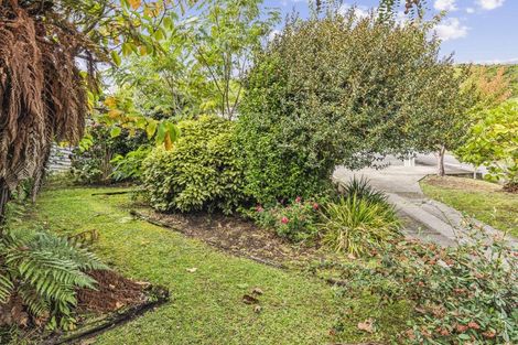 Photo of property in 51 Kakariki Grove, Waikanae, 5036