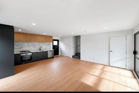 Photo of property in 2/8 Victoria Street, Ebdentown, Upper Hutt, 5018