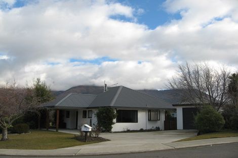 Photo of property in 9 Cherry Court, Wanaka, 9305