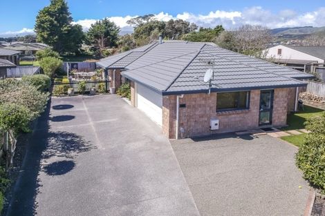 Photo of property in 3 Holcombe Drive, Paraparaumu, 5032