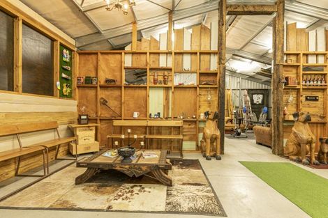 Photo of property in 21 Koraha Road, Kumeu, 0892