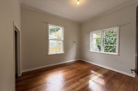 Photo of property in 20 Northland Road, Northland, Wellington, 6012