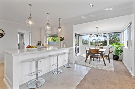 Photo of property in 16 Weatherly Road, Torbay, Auckland, 0630