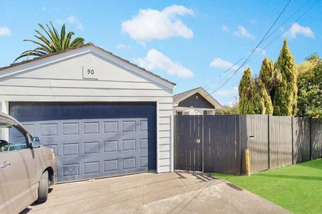 Photo of property in 90 Stanley Road, Glenfield, Auckland, 0629