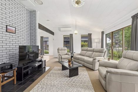 Photo of property in 14 Balliol Drive, Tawa, Wellington, 5028