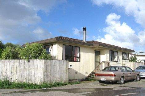 Photo of property in 2/221 Waitemata Drive, Ranui, Auckland, 0612