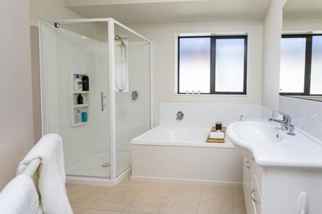 Photo of property in 50 King Charles Drive, Kingsley Heights, Upper Hutt, 5018