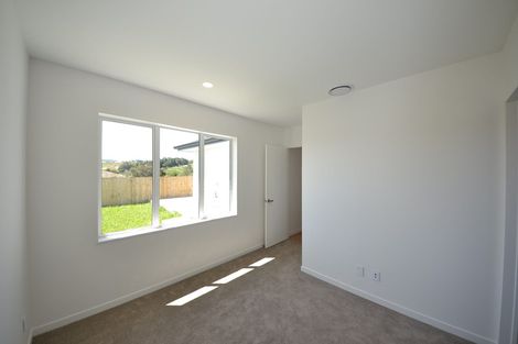 Photo of property in 32 Johns Creek Crescent, Silverdale, 0932