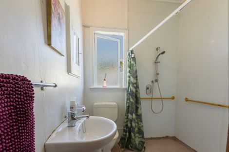 Photo of property in 74 Meeanee Quay, Westshore, Napier, 4110