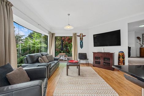 Photo of property in 5 Springwater Vale, Unsworth Heights, Auckland, 0632