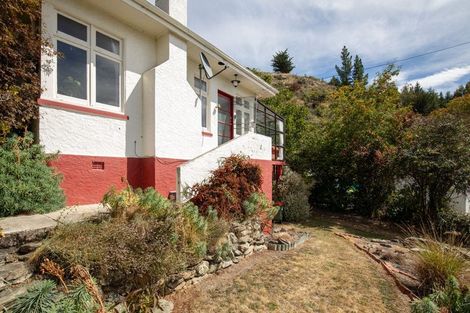 Photo of property in 35 Branxholm Street, Roxburgh, 9500