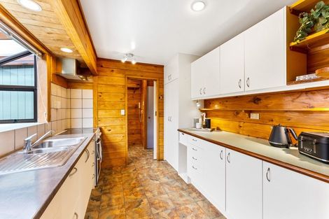 Photo of property in 25 Gentian Street, Timberlea, Upper Hutt, 5018