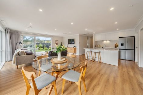 Photo of property in 15 Rewarewa Way, Timberlea, Upper Hutt, 5018