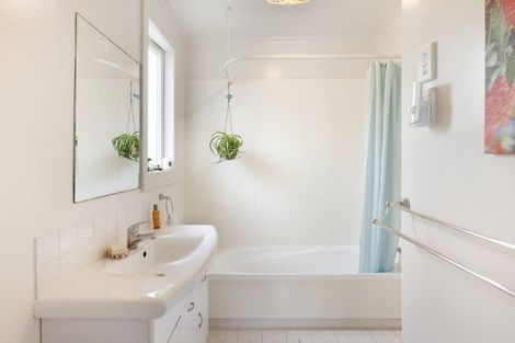 Photo of property in 32 Bellevue Road, Brookfield, Tauranga, 3110