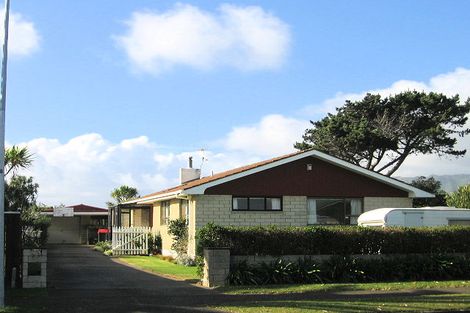 Photo of property in 21 Eruini Street, Waikanae Beach, Waikanae, 5036
