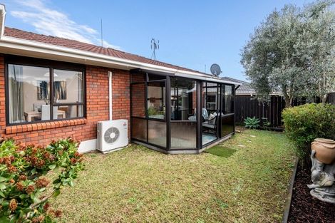 Photo of property in 1/95 Botany Road, Botany Downs, Auckland, 2010