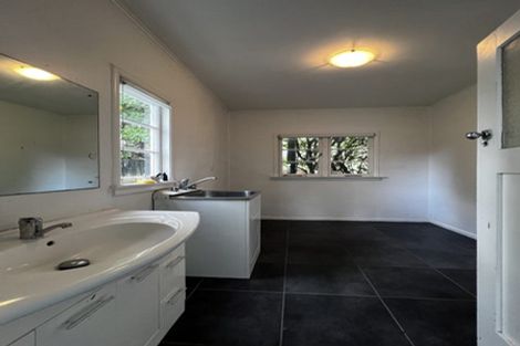 Photo of property in 11 Otahuri Crescent, Greenlane, Auckland, 1051