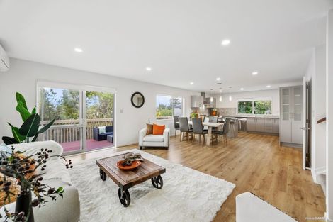 Photo of property in 2/63 Pupuke Road, Birkenhead, Auckland, 0627