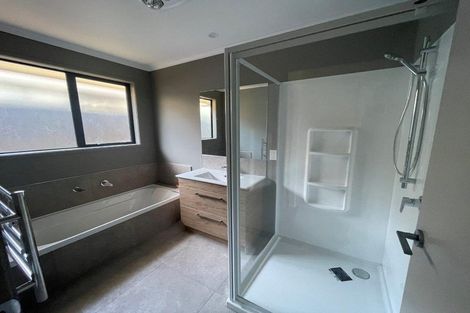 Photo of property in 11 Godwit Lane, Welcome Bay, Tauranga, 3112