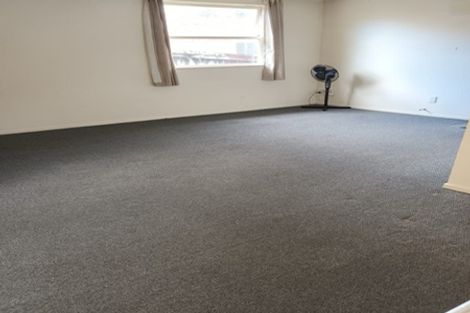 Photo of property in 82 Kelman Road, Kelston, Auckland, 0602