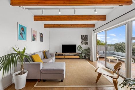 Photo of property in 5 Kotinga Avenue, Glen Eden, Auckland, 0602