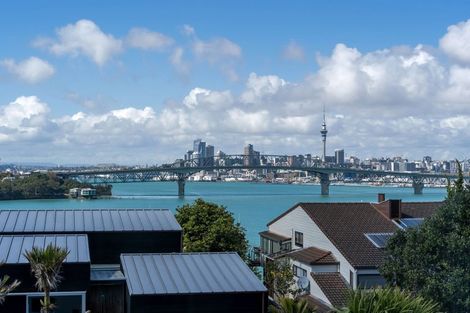 Photo of property in 16 Hinemoa Terrace, Birkenhead, Auckland, 0626