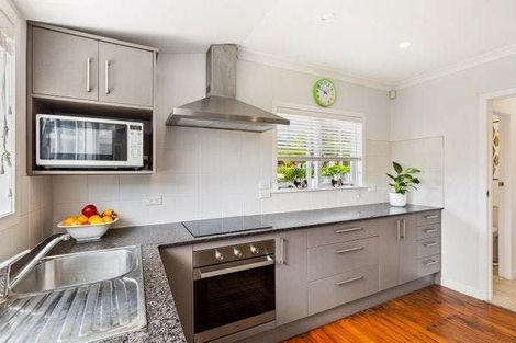 Photo of property in 46 Renata Crescent, Te Atatu Peninsula, Auckland, 0610