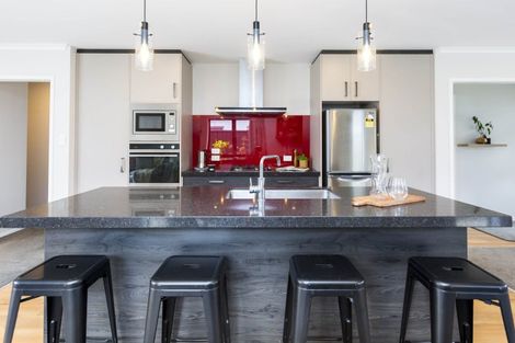 Photo of property in 24 Te Kaeaea Crescent, Wallaceville, Upper Hutt, 5018