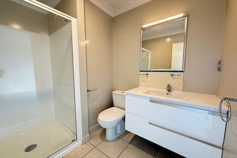Photo of property in 9b Clearwater Cove, West Harbour, Auckland, 0618