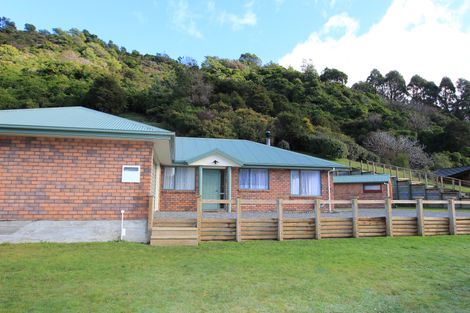 Photo of property in 31 Main Road, Havelock, 7100