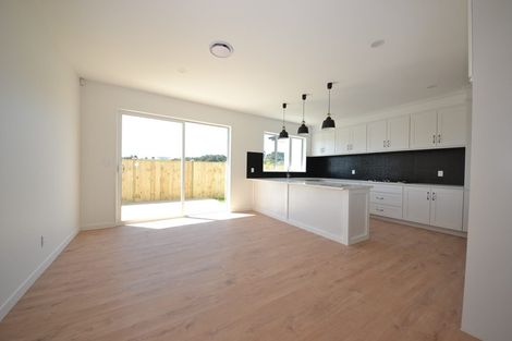 Photo of property in 32 Johns Creek Crescent, Silverdale, 0932