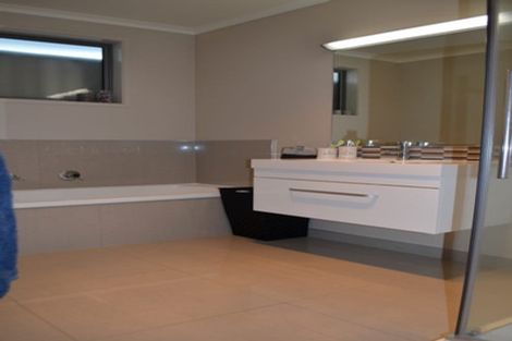 Photo of property in 16 Rochfort Crescent, Pyes Pa, Tauranga, 3112