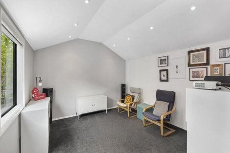 Photo of property in 2 Gamblins Road, Saint Martins, Christchurch, 8022